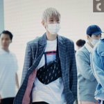 [백현] 백현이 출국 <b>플뷰</b>
