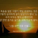 [댓글부탁해] 얼굴반반한 유부남이랑 <b>팔짱</b>끼고 다니고싶다
