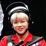 강다니엘 <b>헬멧</b>쓴거