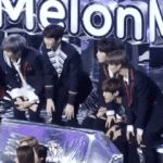 [EXO] <b>밑글</b> 보고 찾아봤는데 오세훈 인사하고 부끄러워하네ㅋㅋㅋㅋ