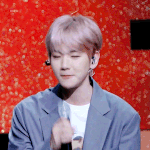 [백현] 180410 화요일은 첸백시 백현 <b>gif</b> 2