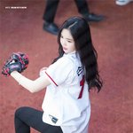 야구복도 제대로 <b>소화</b>하는 아이돌