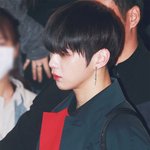 오늘자 출국하는 강다니엘(<b>feat</b>.흑발)
