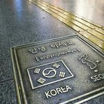 검정색 폰은 <b>투명</b> 케이스