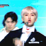 [백현] 180413 뮤뱅 백현 <b>gif</b> 1