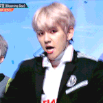 [백현] 180413 뮤뱅 백현 <b>gif</b> 3