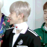 [백현] 180413 뮤뱅 백현 <b>gif</b>