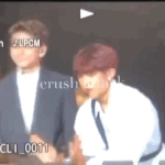 [박우진] 녀..녀러분! <b>밀지</b>마세염 아! 조심조심! <b>밀지</b>마욧!