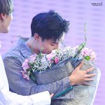 [<b>엔터</b>톡] 한 아이돌의 매력적인 습관