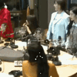 사나 청바지 뒤태 개쩔더라