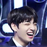 꺄르르 <b>잇몸</b> 만개 웃음 짓는 아이돌