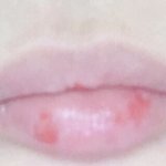 [댓글부탁해] 입술 뜯은데만 <b>착색</b>됐는데어캄