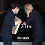 [EXO] <b>메달</b> 실물 어떻길래 다들 빵터진거니