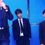 오늘 카이 출퇴근길 피지컬 미쳤