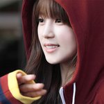 후드티 입은 <b>여</b><b>돌</b>