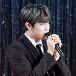 [박우진] 마이크 <b>쪼금</b>만 내려서 얘기해주세요~