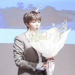 [<b>정세운</b>] 저번에 이어 꽃다발받은 세운