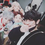 [EXO] 아니 이 사진에 포인트 너무 많지 않냐