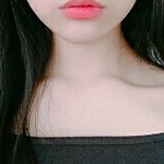 나 이렇게 보니까 어깨선 좀 이쁜 거 같지 않음??