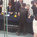 [EXO] 민석이 <b>남팬</b>(맞지?)보고 웃는거봐ㅋㅋ