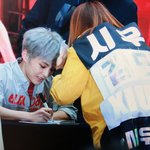 [시우민] <b>고양</b>팬싸에 등장한 시우민슬로건도배 팬분 ㅋㅋㅋㅋ