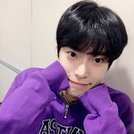 팬들이 한 멤버에게 유독 오바떠는 이유ㅋㅋㅋㅋ.<b>gif</b>