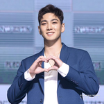 스타일도 <b>취</b>저인 뉴이스트 백호