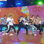 라이브도 잘하는 어제자 쇼챔 펜타곤 '빛나리',gif