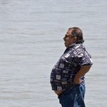 [백현] ↓아래 영자 탱저씨 올해 <b>생전</b> <b>처음</b> 휴가 갔을때 사진