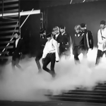 강다니엘 <b>흑발</b>+하네스 조합