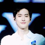 [EXO] 이사진ㄹㅇ 인간지켜보는 <b>다른세상</b> 사람같아