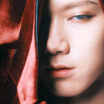 얇은 붓으로 그린 것 같은 한 아이돌의 쌍꺼풀과 <b>눈매</b>