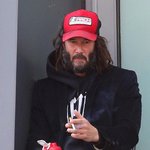 또 노숙하는 키아누 리브스