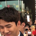 [EXO] 팬한테 싸인해주는 오세훈 봐 ㅈㄴ <b>스윗</b>해ㅠ