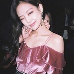 <b>제니</b>블라우스 이거 어디껀<b>지</b> 제발좀 알려줘요...