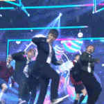 <b>역대</b>급으로 웃겼던 쇼챔 펜타곤 '빛나리' <b>무대</b>.gif