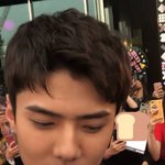 폰으로 찍은 세훈 얼굴