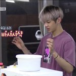 [강다니엘] <b>이불밖</b>에서 강다니엘 햄버거 만들어먹는거봤더니