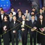 [댓글부탁해] 정해인에게 자리뺏긴 <b>김윤석</b>