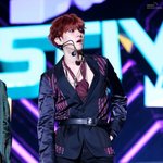 [백현] 백현 <b>전신</b> 사진 대박 좋아함´ᆺ`