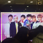 [엑소엘이또] @@엑소엘들 삼성역 방탄보고 비명지르고 주먹 들음