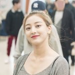 자신감이 느껴지는 <b>지효</b> 공항패션