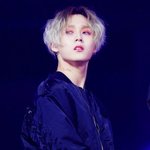 <b>오묘</b>한 분위기 풍기는 아이돌