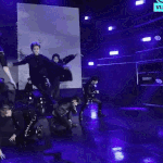 [NCT] 아니블온블은 안넘어지길 바라는게어<b>니라</b>