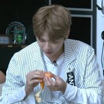 [강다니엘] 귤까기장인 강다니엘ㅋㅋㅋ
