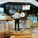 [강다니엘] 멀리서 보면 더 돋보이는 갓지컬과 <b>자세</b>