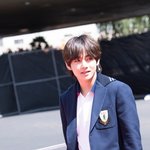 <b>뷔</b> 빌보드 레드카펫 사진ㄷㄷ