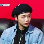 [강다니엘] 워너원고 강다니엘 트리플포지션.<b>gif</b>