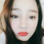 이 사진 속 <b>립정보</b>좀 알려줄사람