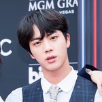 미모 미치는 BBMAs 방탄 진 (조끼를 입은 남자)